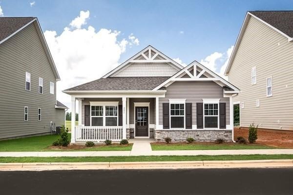 Building Photo - 2213 Silverton Dr