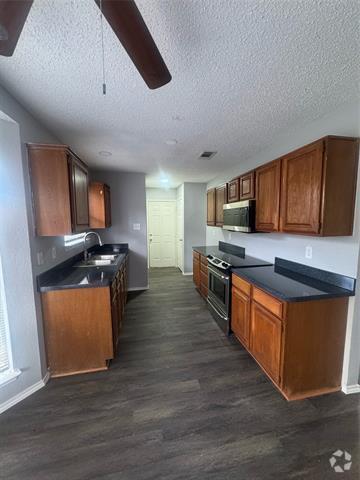 Building Photo - 6909 Club Creek Dr