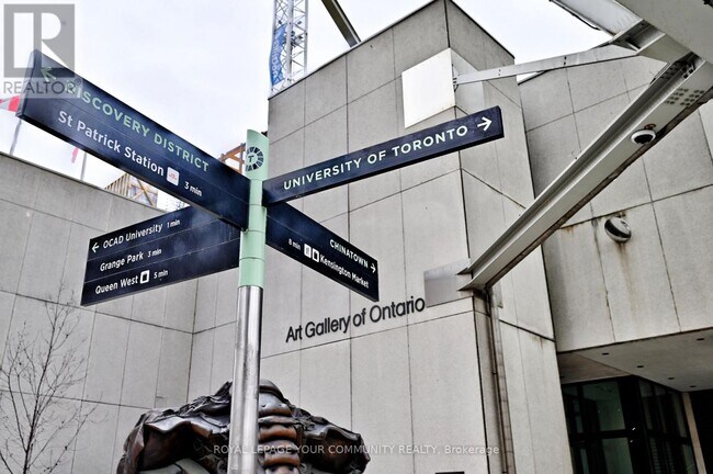 Building Photo - 280 Dundas St W