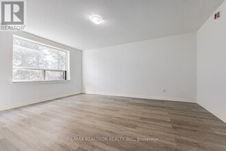 Building Photo - 4 Hill Heights Rd