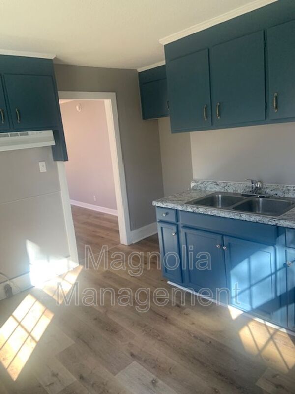 Foto del edificio - 1825 Colonial Ave