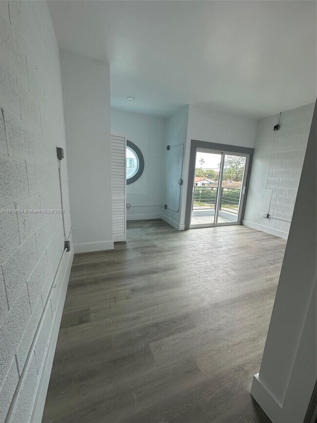 Foto del edificio - 3300 NW 19th Ave