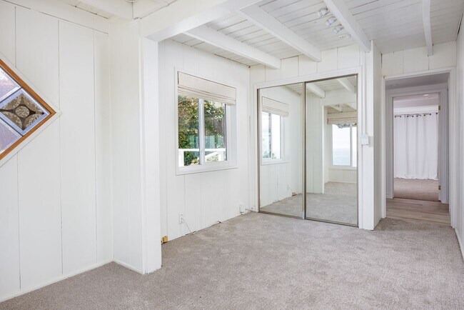 Building Photo - 2260 Crestview