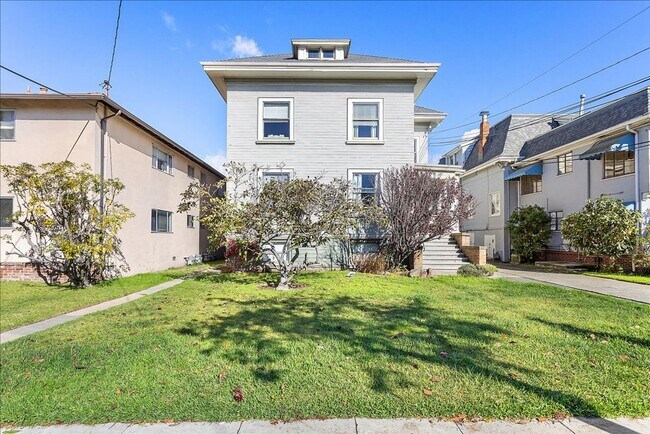 Foto del edificio - 2149 Santa Clara Ave