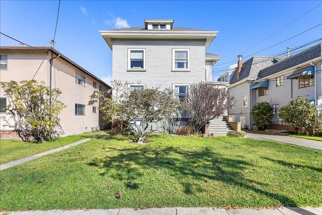 Building Photo - 2149 Santa Clara Ave