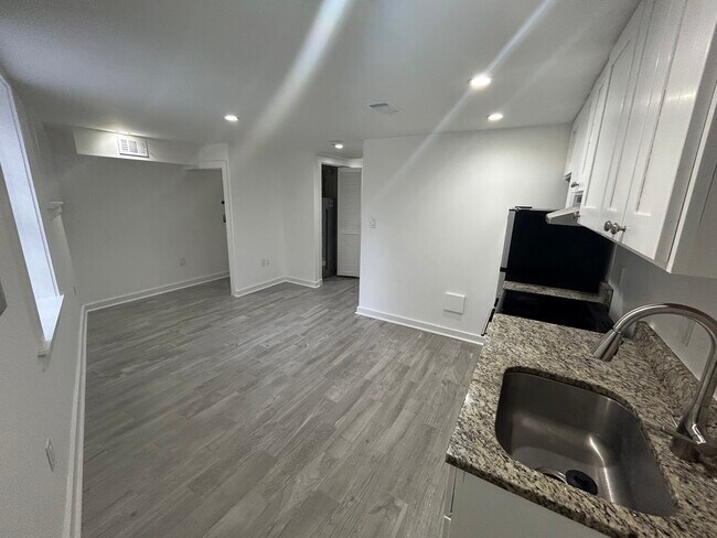 Building Photo - 1405 Perry Pl NW