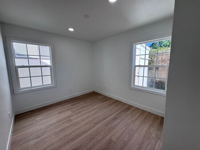 Foto del edificio - 618 W 6th St
