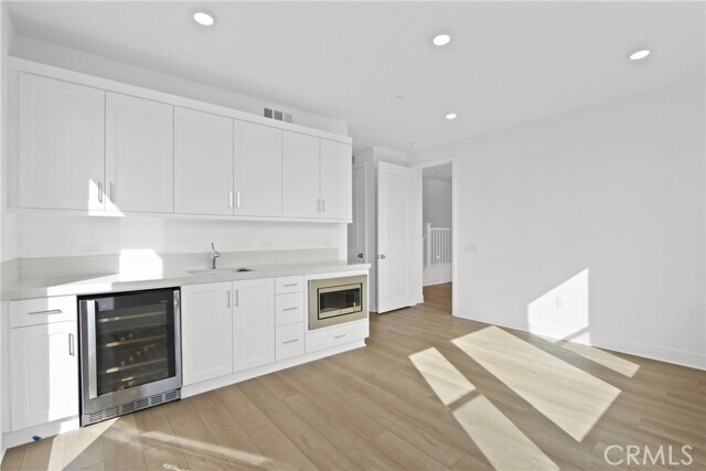 Building Photo - 409 Junco