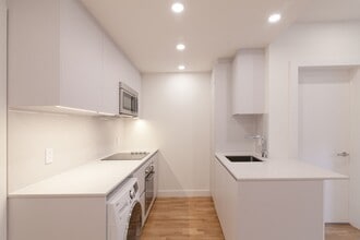 Building Photo - 3495 Av. Van Horne