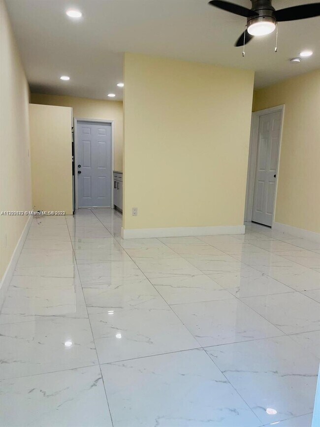 Foto del edificio - 725 NE 126th St