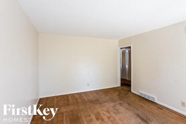 Building Photo - 1324 Eason Ave