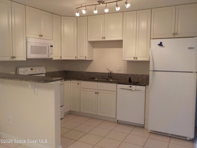Foto del edificio - 3711 Vista Oaks Cir NE