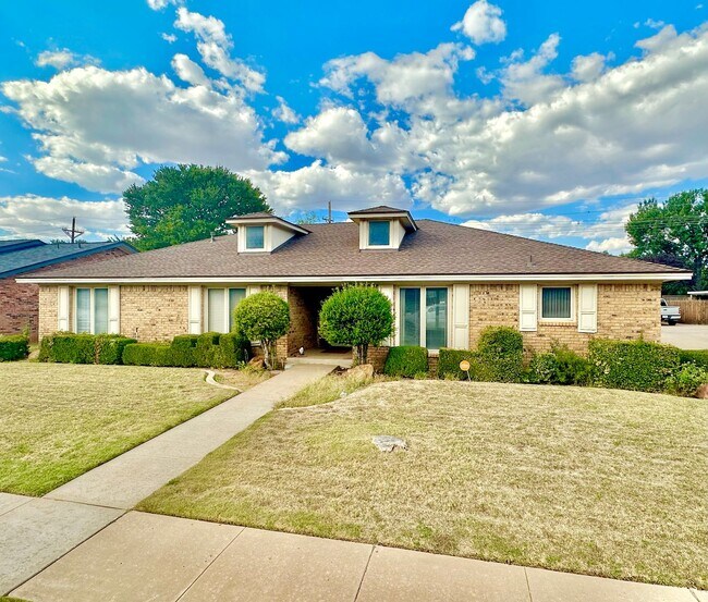 Foto del edificio - Nearly 3,000 sq. ft. in LakeRidge Estates!...