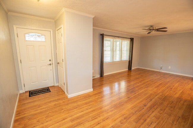 Foto del edificio - 710 Earl Lee Dr