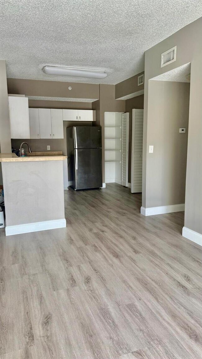 Foto del edificio - 6952 SW 39th St