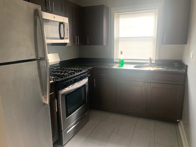 Kitchen - 4214 S Michigan Ave