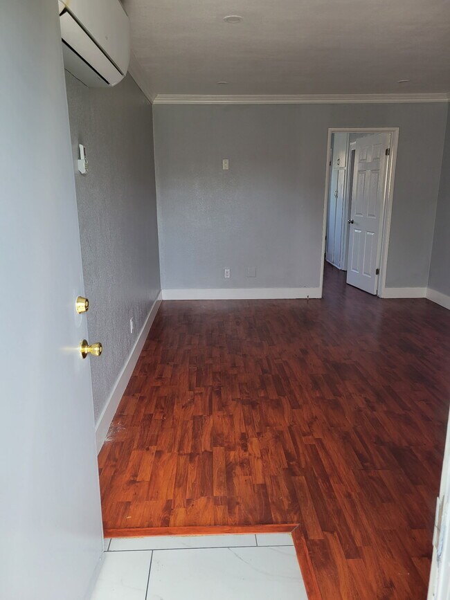 Foto del edificio - 11128 Raymond Ave