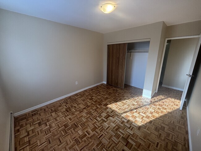 Photo du bâtiment - 225-225 Old Carriage Dr