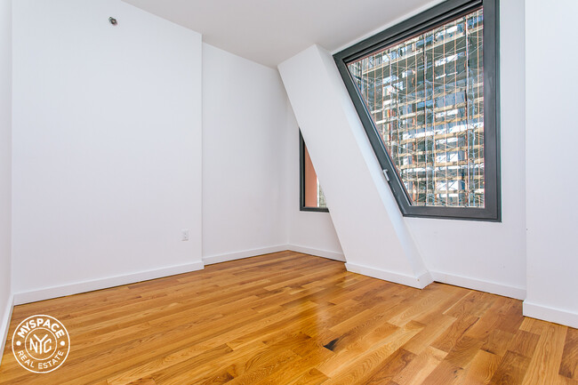 Building Photo - 54 Noll St