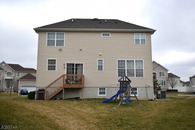 Building Photo - 8 Maxwell Rd