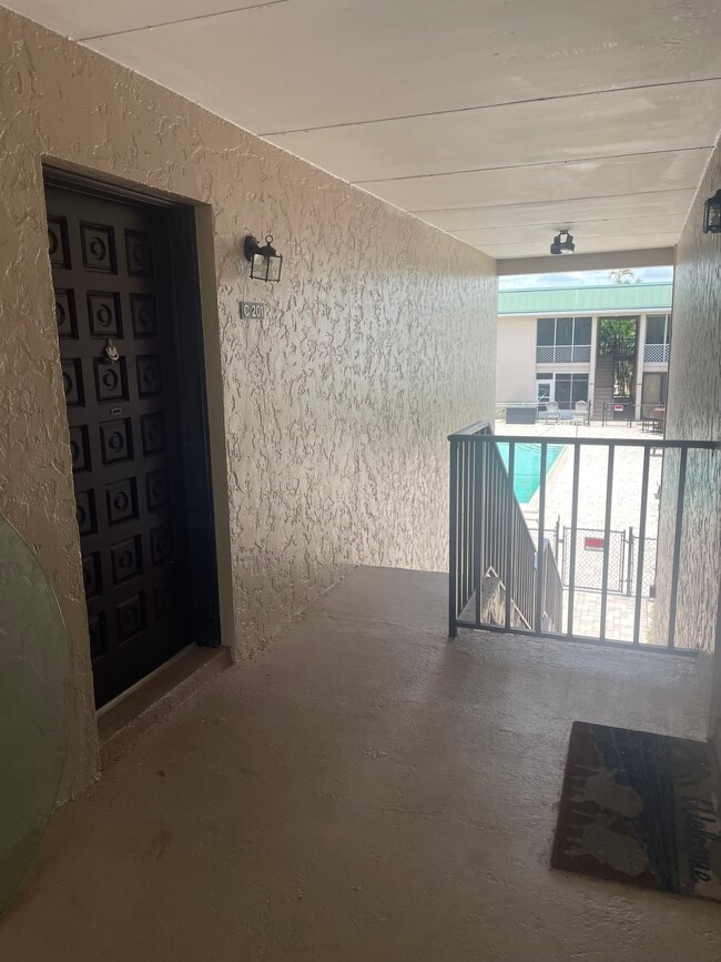 Building Photo - 3907 Del Prado Blvd S