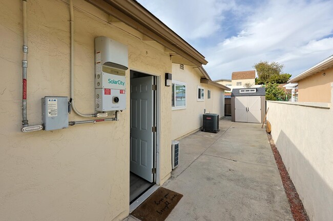 Foto del edificio - 3772 Clavelita St