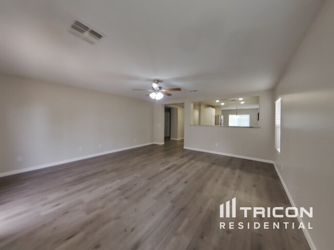 Building Photo - 4558 E Silverbell Rd
