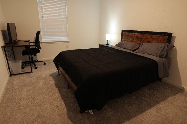 Building Photo - 2911 Tavern Dr Building Photo - 2911 Tavern Dr