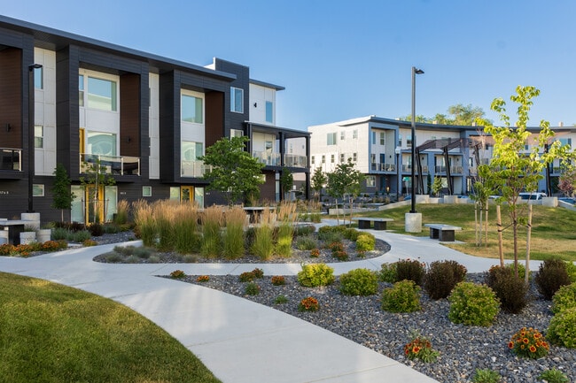 Amble espacios verdes - Lotus Anthem