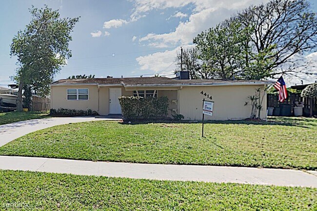 Building Photo - 4414 Applecrest Dr