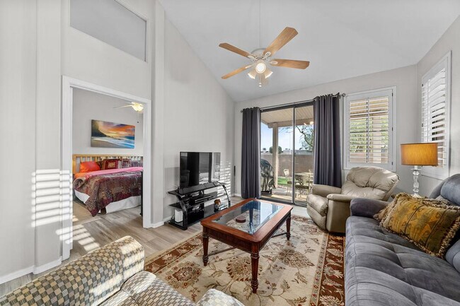 Foto del edificio - 3422 E University Dr