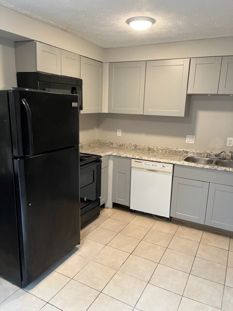 Building Photo - 1749 Whitehall Forest Ct SE