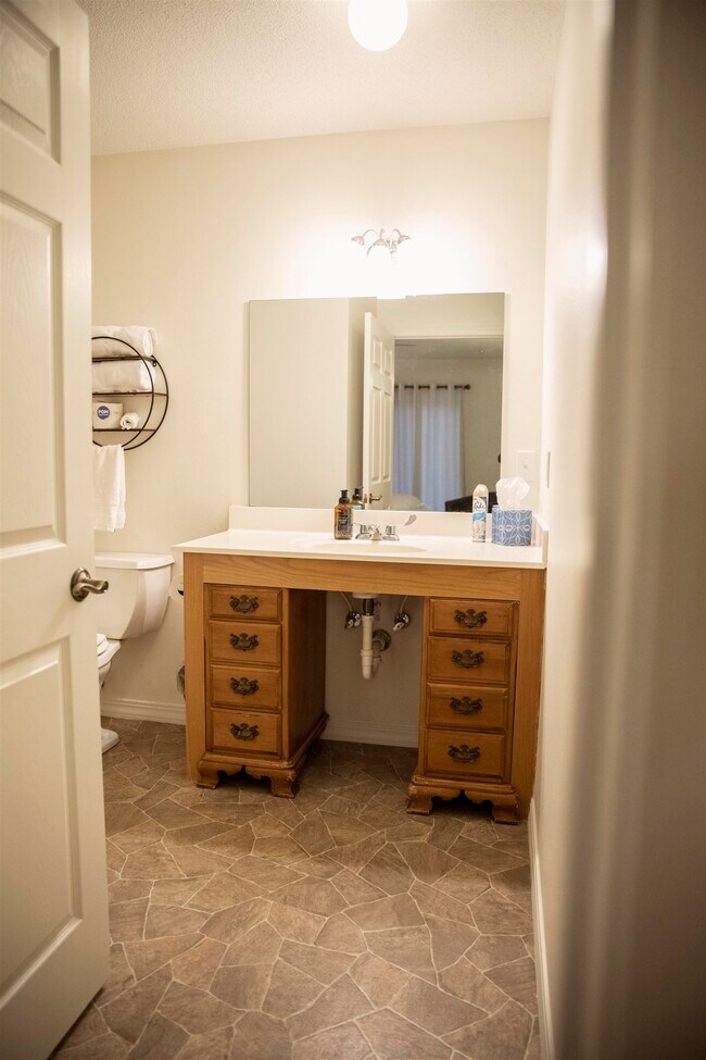 Foto del edificio - 305 Chickasha Dr