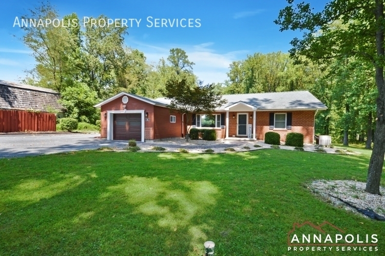 Primary Photo - 816 maple road