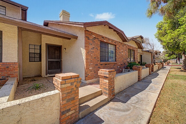 Building Photo - 170 E Guadalupe Rd