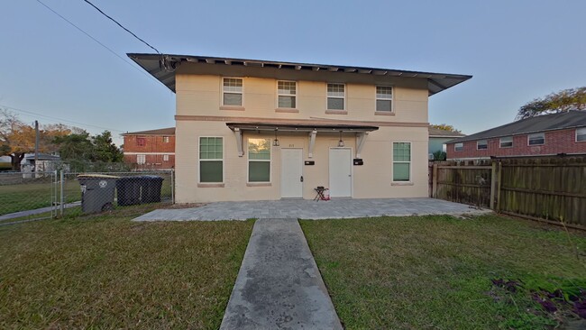 Building Photo - Copeland Street Duplexes