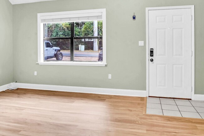 Building Photo - Cute 2 Bedroom 2 Bathroom Townhome For Rent!