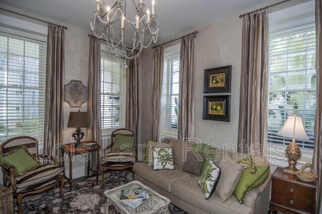 Photo - 31 Wentworth St House