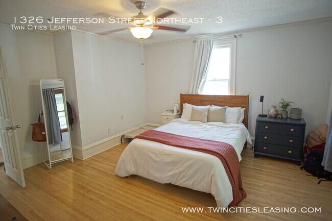 Foto del edificio - 1326 Jefferson St NE