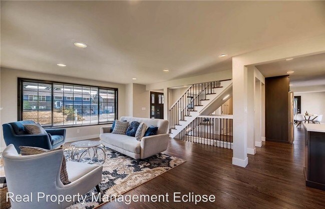 Foto del edificio - 5 br, 4 bath House - 16745 Burke Ave N.