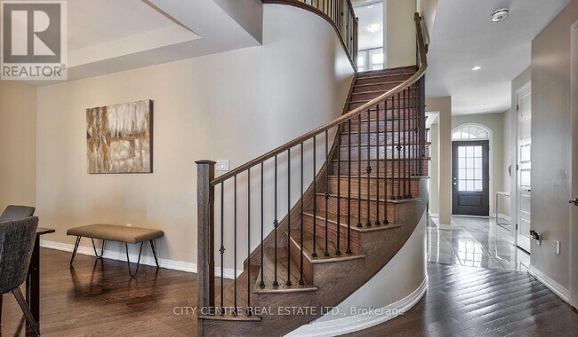 Building Photo - 375 Begonia Gardens