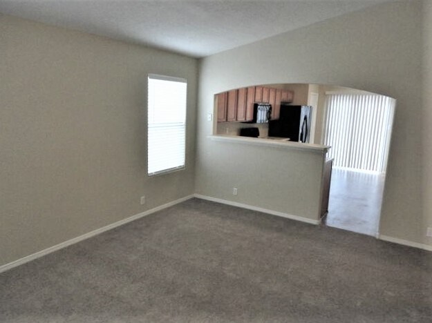 Foto del edificio - 5905 Night Rose Avenue NW