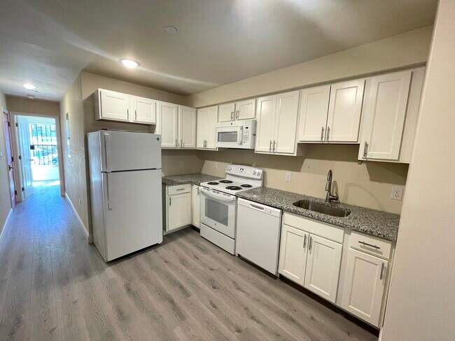 Kitchen - 1626 N Sydenham St