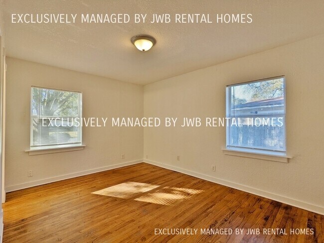 Foto del edificio - 6403 Solandra Dr