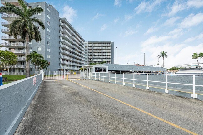 Foto del edificio - 1800 NW 24th Ave