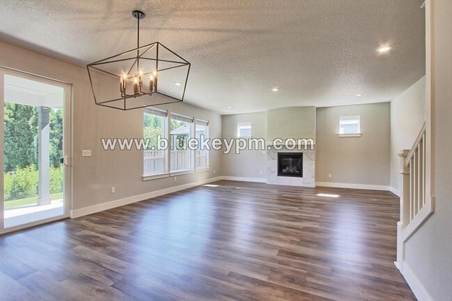 Building Photo - 4 Bed, 3 Bath Home in Walnut Grove Near An...