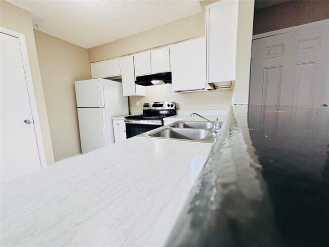 Foto del edificio - 10309 Brownie Dr