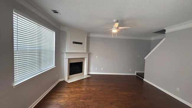 Foto del edificio - 387 Weatherstone Pl