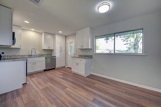 Building Photo - 806 W Jefferson St