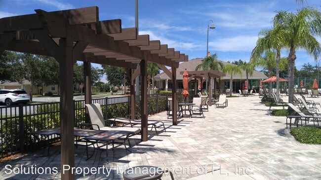 Building Photo - 1207 Ballinton Dr